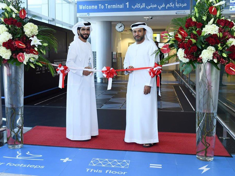 افتتاح أول ممر تفاعلي بمطار أبوظبي الدولي يولد الطاقة من خطوات المسافرين